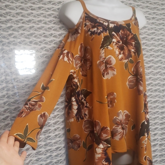 Open Shoulder Long Sleeve Floral Shirt - Picture 3 of 4